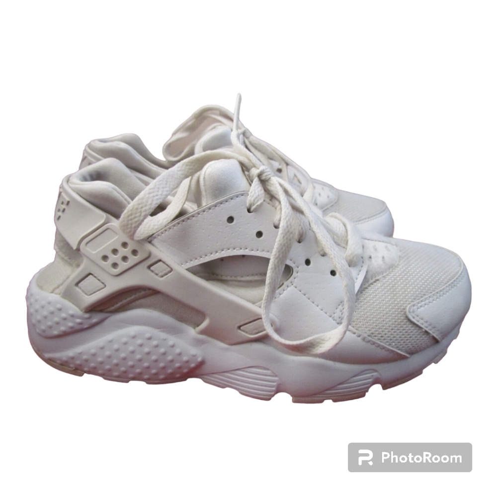 NIKE Huarache Off White Sneaker Size 7/5.5Y